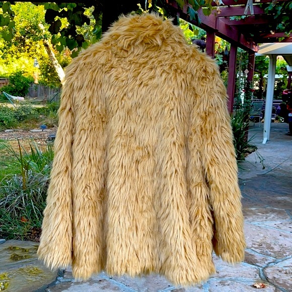 🌺 VINCE CAMUTO; BNWT Faux Fur Coat Misses Sz. XL! - Picture 6 of 16